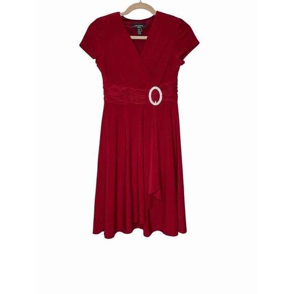 R&M Richards|Scarlet Faux Wrap Dress with Waist Embellishment Red Size 4P NEW wi - Picture 4 of 9